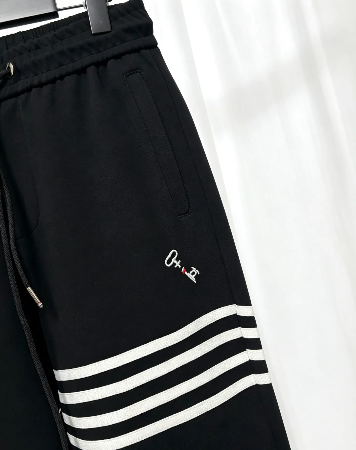 p175💰 Thom Browne（ · ） Thom Browne（ · ）， Premium ， ， 。 ， ， Hot Sale， ， 。 Classic ， ， ， 、 。 ， ✨Thom Browne Classic ＋ ， 。Size M-3XL ✨